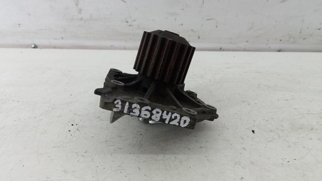 31368420 Volvo Насос водяной