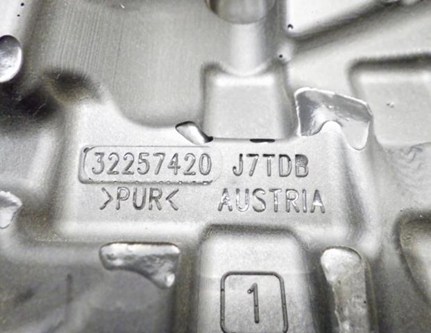 Купить 32252369 Volvo Крышка двигателя