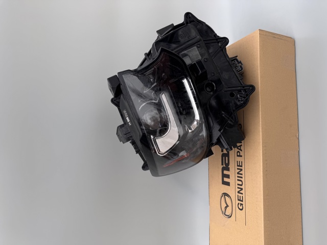 Правая фара KR9D51030A Mazda