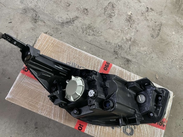 Левая фара 92101H8000 Hyundai/Kia