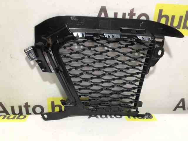 LR099300 Land Rover Правая решетка переднего бампера
