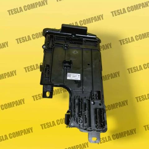 149784702D Tesla Блок управления систем комфорта