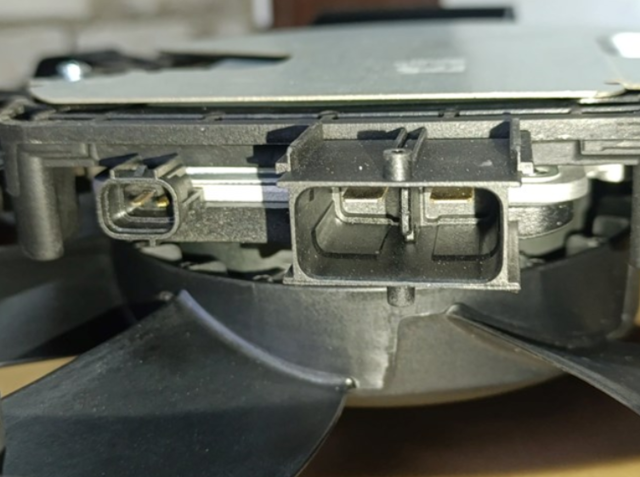 FP70W114 FPS Диффузор радиатора охлаждения в сборе с мотором