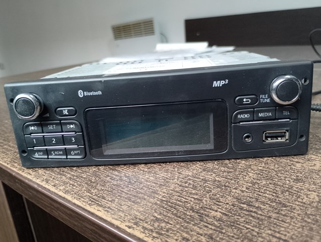 Магнитола (радио AM/FM) Renault (RVI) 281154063R цена, от 104.50 USD