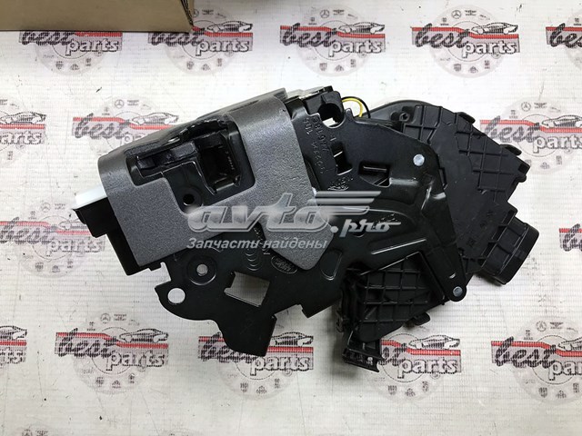 Замок передней правой двери LR078708 Land Rover