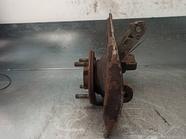 Купить 30884172 Volvo Цапфа поворотная левая