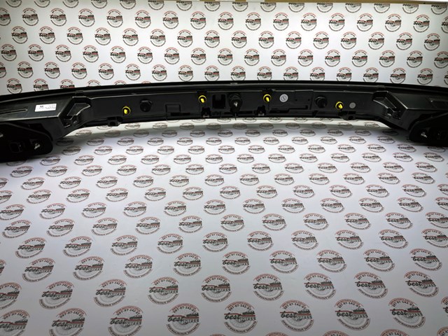  Land Rover LR181903