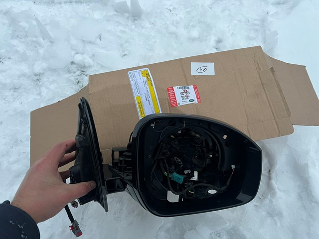 Купить LR104701 Land Rover 