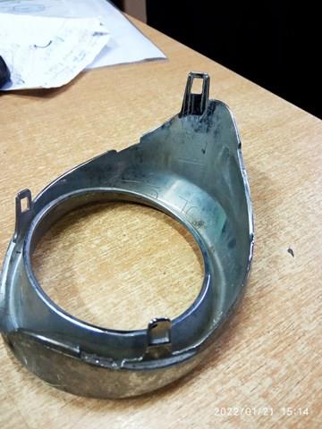 Ободок (окантовка) фары противотуманной правой Toyota 8148133040 цена, от 25.40 USD