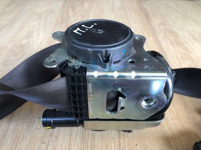 Ремень безопасности передний левый Land Rover LR057427 цена, от 203.16 USD