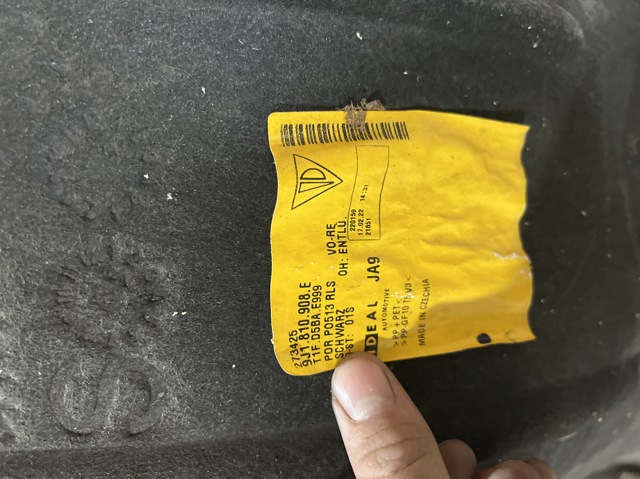 Правый подкрылок переднего крыла Porsche 9J1810908E цена, от 326.18 USD