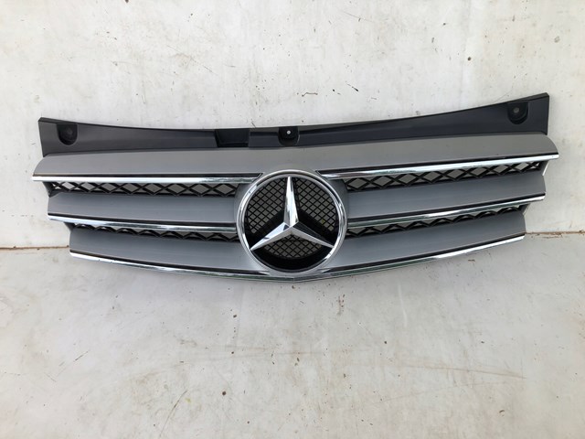 Решетка радиатора A63988000839775 Mercedes