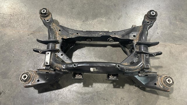 Подрамник задний LR142000 Land Rover