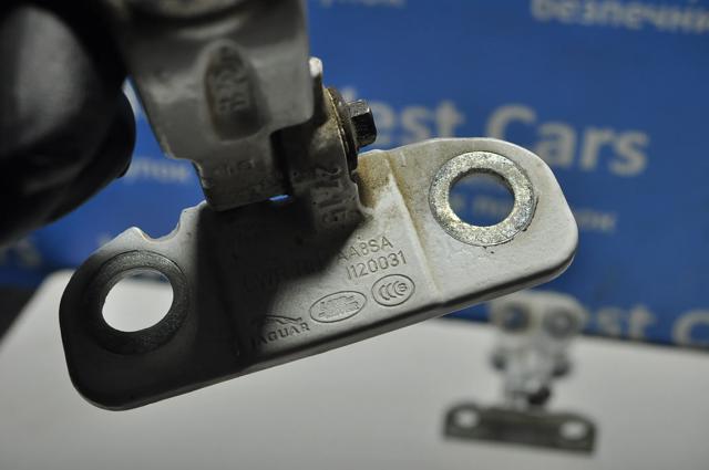 Купить LR056353 Land Rover Петля передней двери, правой