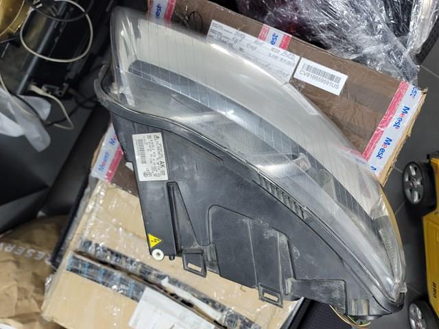 Правая фара 4F0941004 HELLA