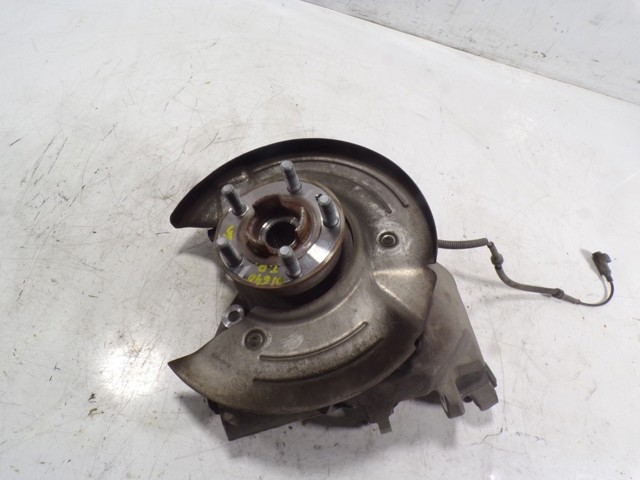 LR079583 Land Rover Цапфа правая