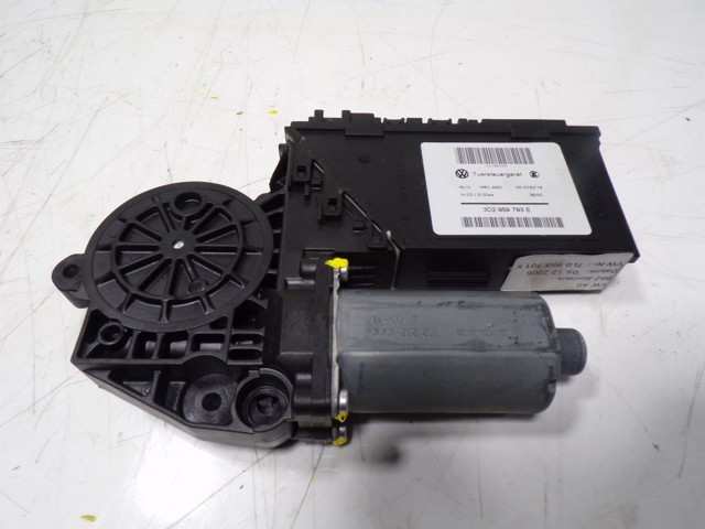 Купить 95562470103 Porsche Мотор стеклоподъемника двери передней правой