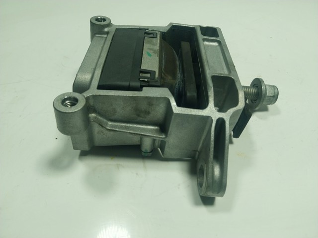 Передняя опора двигателя LR128245 Land Rover
