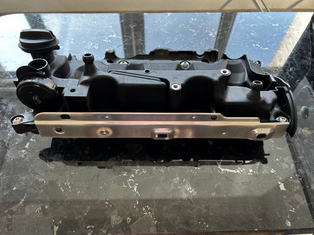  Tampa de válvulas Skoda Octavia IV A8 hatchback (NX3, NN3, PV3) (2020 - 2026) IV A8