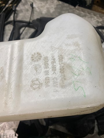 Бачок стеклоомывателя Тесла Модел C 