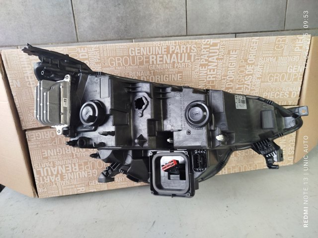 Фара левая Renault (RVI) 260602075R цена, от 438.22 USD
