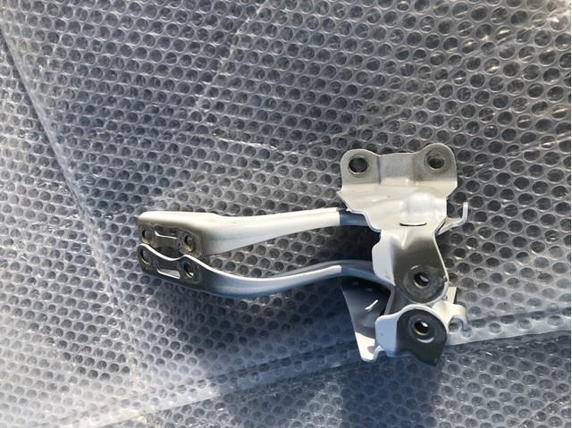 Правая петля капота  Toyota 53410K0020