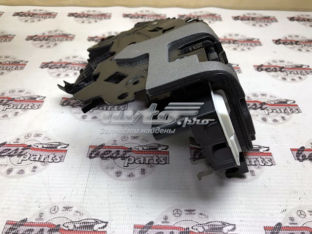 Замок задней левой двери Land Rover LR078752