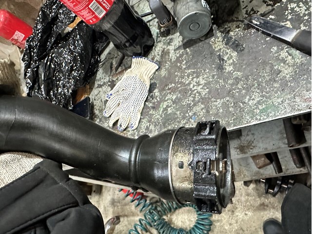 144608527R RENAULT Tubo flexible de aire de sobrealimentación izquierdo original y equivalente