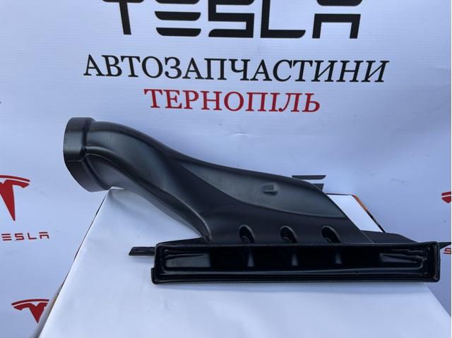 109929300 Tesla 