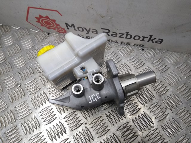 Главный тормозной цилиндр M630854 Dorman
