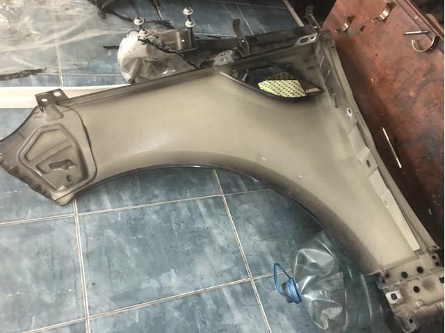 Крыло переднее правое LR061823 Land Rover