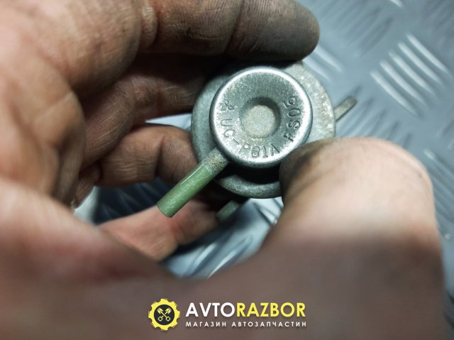 Купить FS0513280 Mazda Регулятор давления топлива