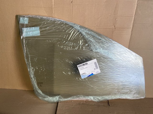 GS4016D302 XYG Стекло передней двери, правой