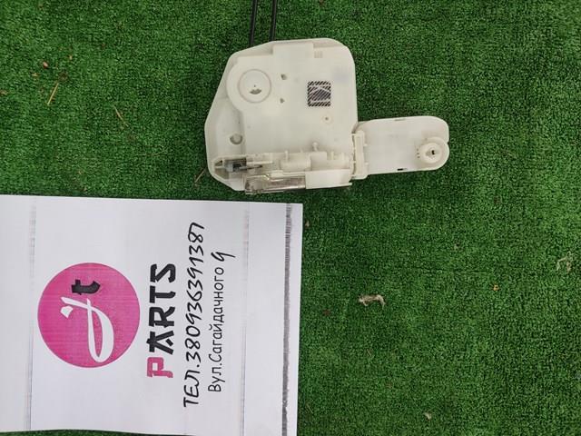 Fecho da porta dianteira esquerda Mitsubishi 5715A589