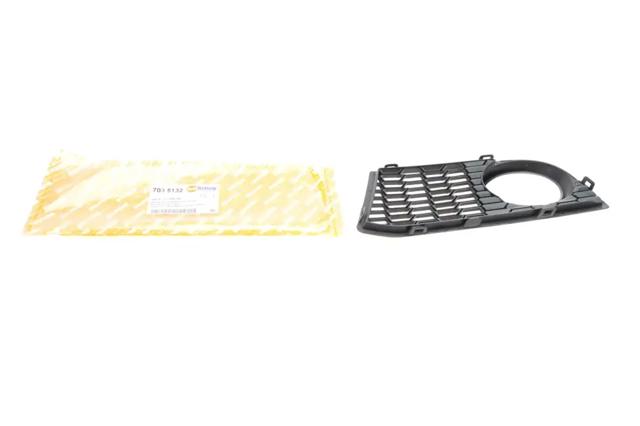 7035132 Autotechteile Заглушка ПТФ бампера переднего правая