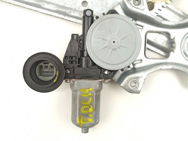 Мотор стеклоподъемника двери передней левой 85720B2030 Daihatsu