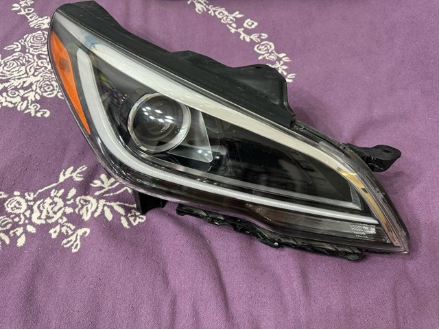 Правая фара 92102E6120 Hyundai/Kia