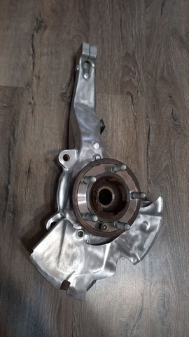 LR134929 Land Rover Цапфа - поворотный кулак передний, левый