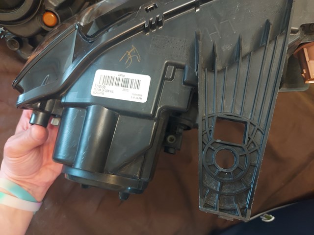 Фара левая Chrysler 68266647AE цена, от 140.60 USD