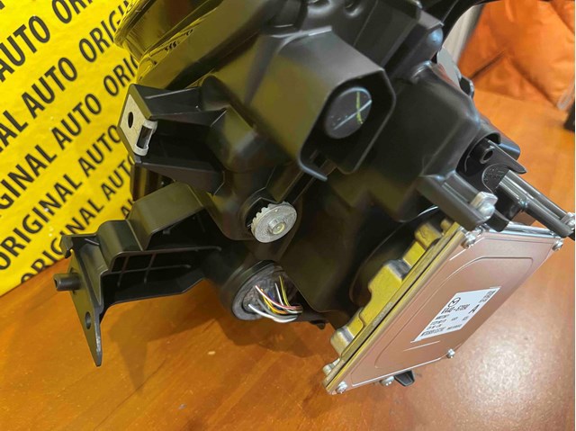Левая фара VA4051040B Mazda