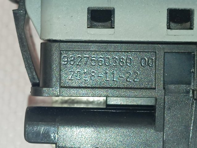 Кнопка привода замка 3/5 двери (ляды)/крышки багажника Peugeot/Citroen 9827560380