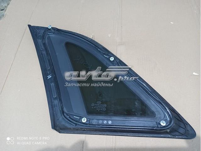 Стекло кузова (багажного отсека) правое 878201U000 Hyundai/Kia