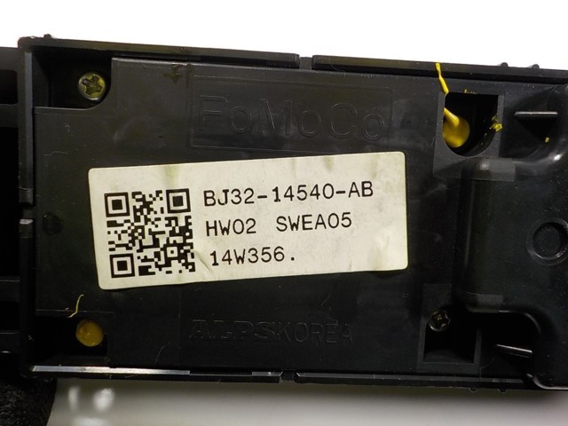 Кнопочный блок управления стеклоподъемником передний левый LR025908 Land Rover