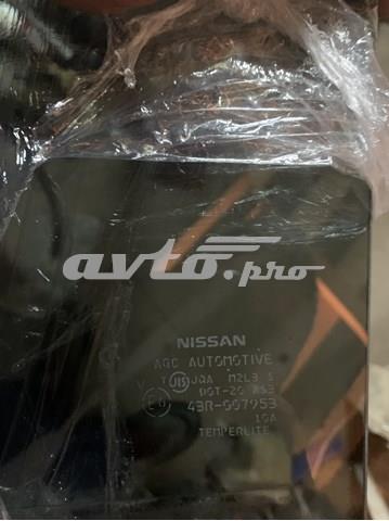 823015HA0B Nissan/Infiniti Стекло двери задней левой