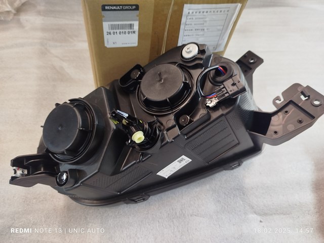 260101001R Renault (RVI) Фара передняя правая