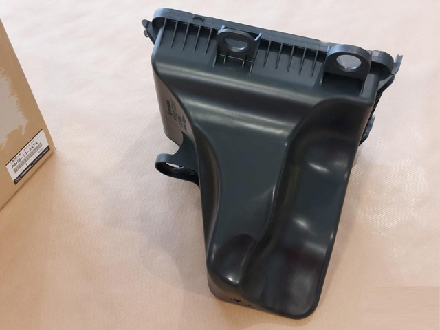 Корпус воздушного фильтра, нижняя часть Mazda PAH9133AY цена, от 37.25 USD