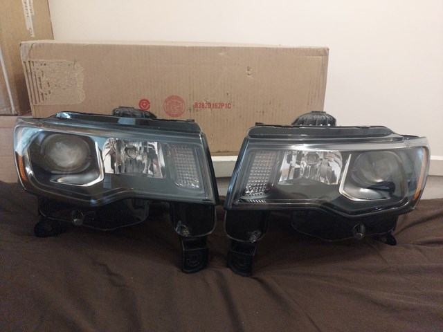 68266647AE Chrysler Фара