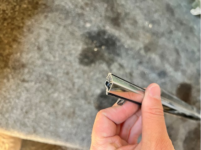 GHP950640F Mazda Молдинг опускного стекла нижний, двери передней, правой