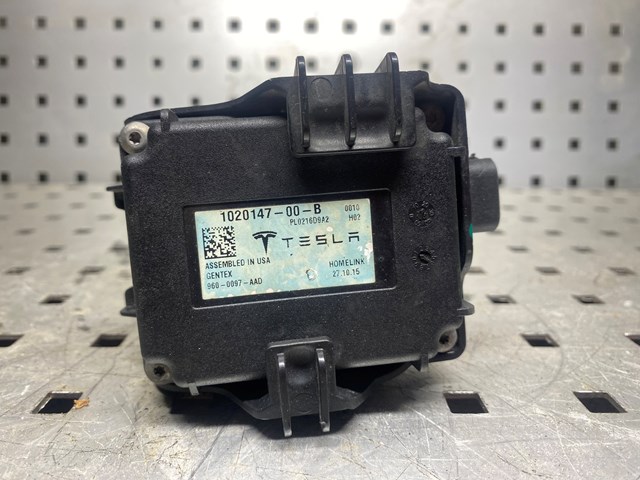 102014700B Tesla 