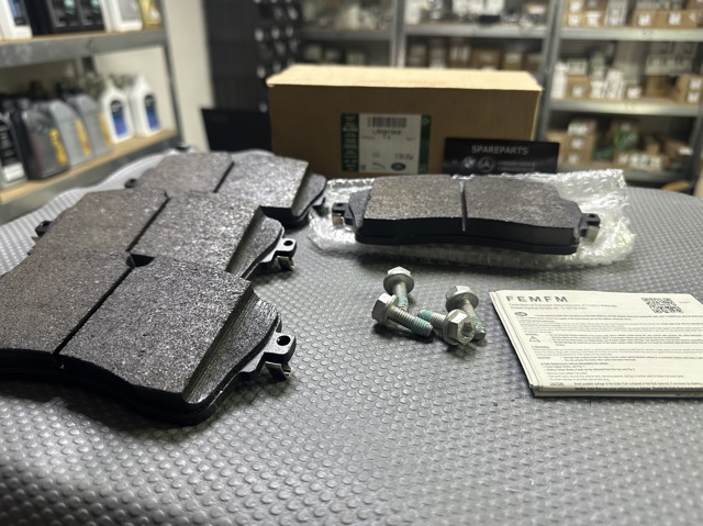 Колодки тормозные передние дисковые LAND ROVER LR091568